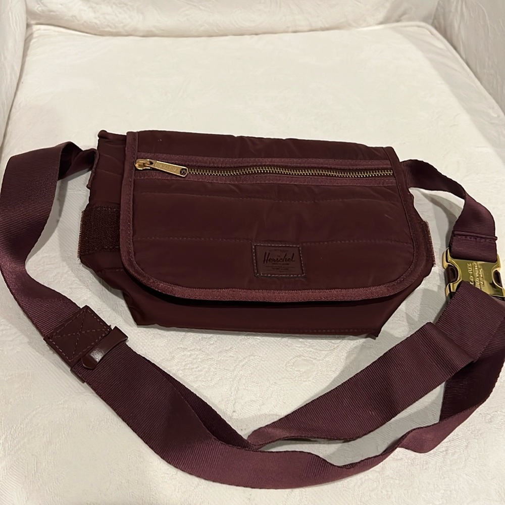 Nwot Herschel Crossbody Bag